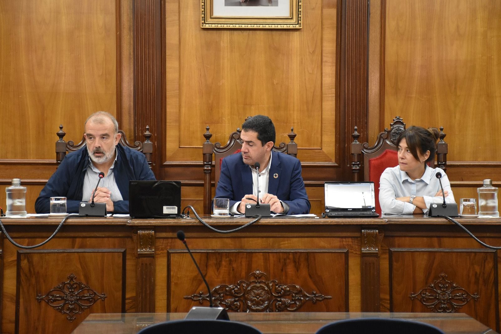 Jordi Martínez, Antonio Francés y Lorena Zamorano en el pleno de este viernes
