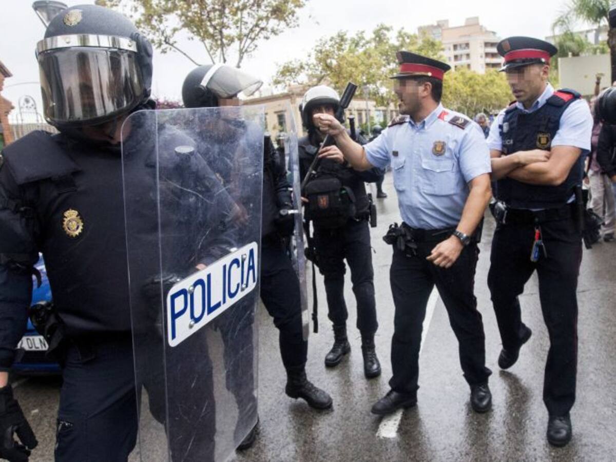 Seis jueces investigan la actuación de los Mossos por no impedir la votación