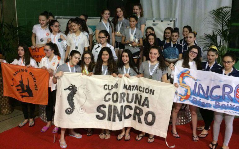 Éxito del equipo base 4 del Sincro Ourense, en el campoenato gallego de invierno, que se celebró en la piscina Rosario Dueñas, de la capital ourensana