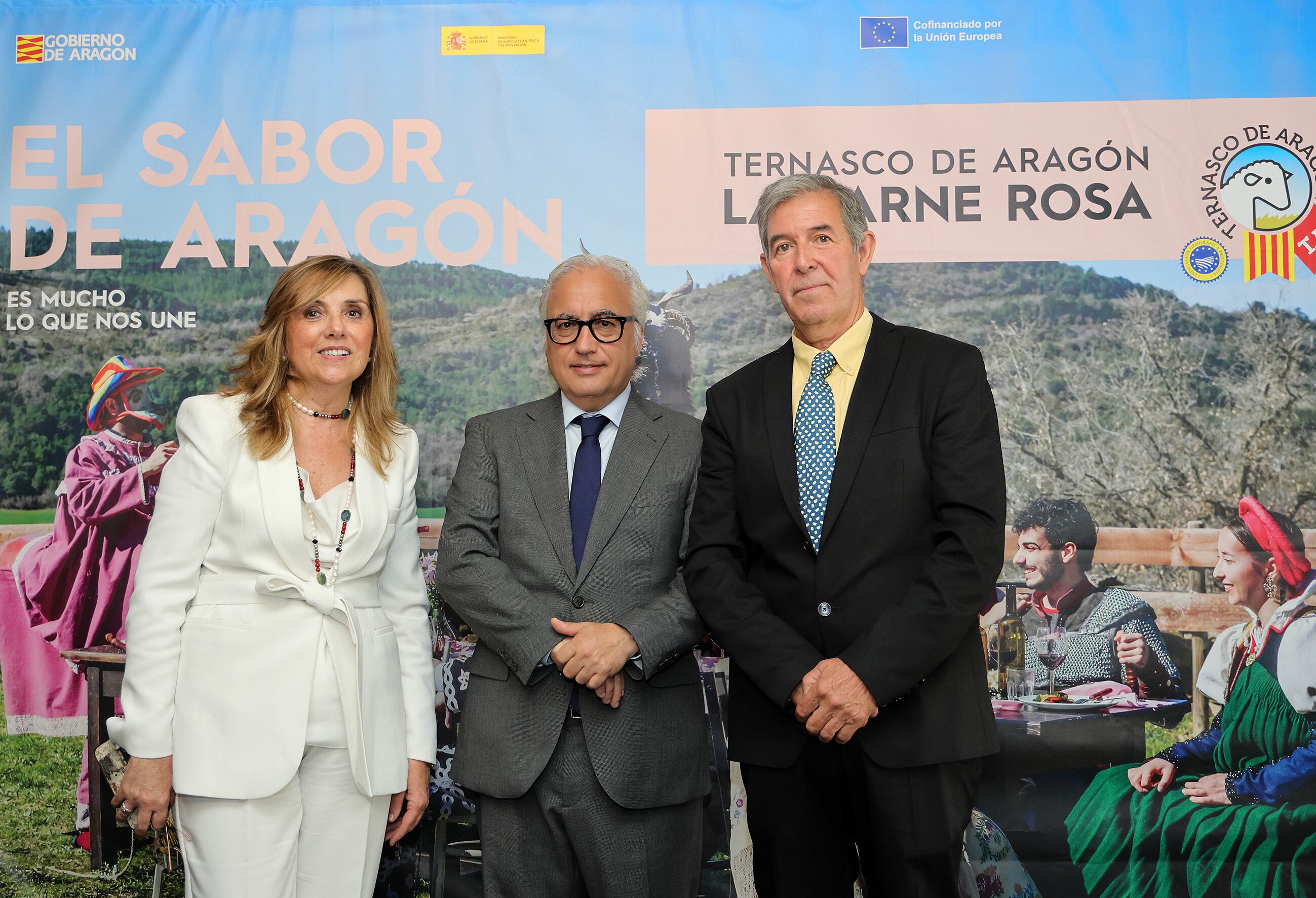 Autoridades en la presentación de la nueva campaña del Ternasco de Aragón