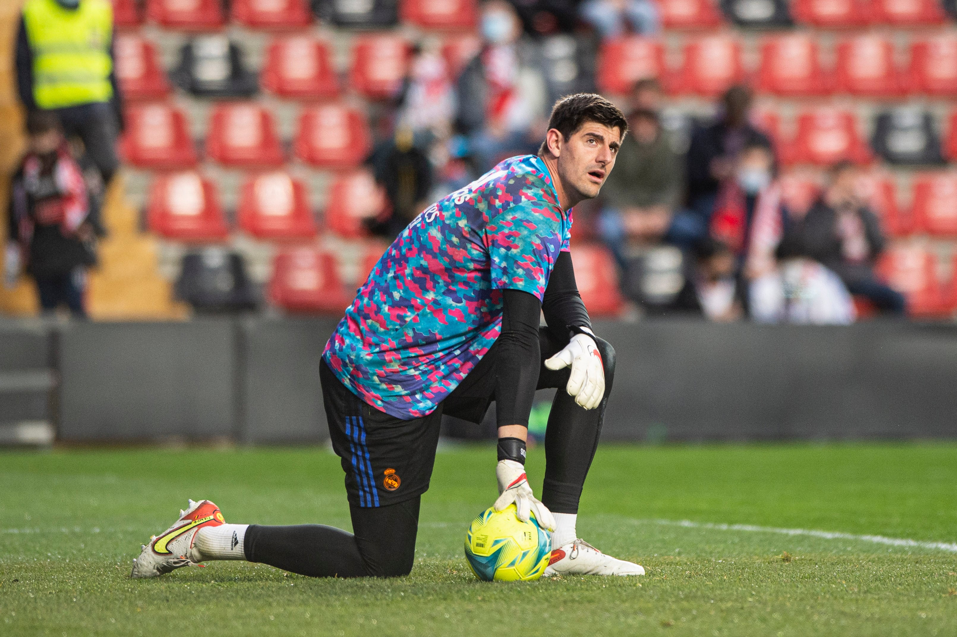 Thibaut Courtois, en el calentamiento del Rayo Vallecano - Real Madrid