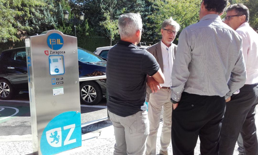 Electrolinera para coches y motos ubicada en el entrono de la Plaza de Toros