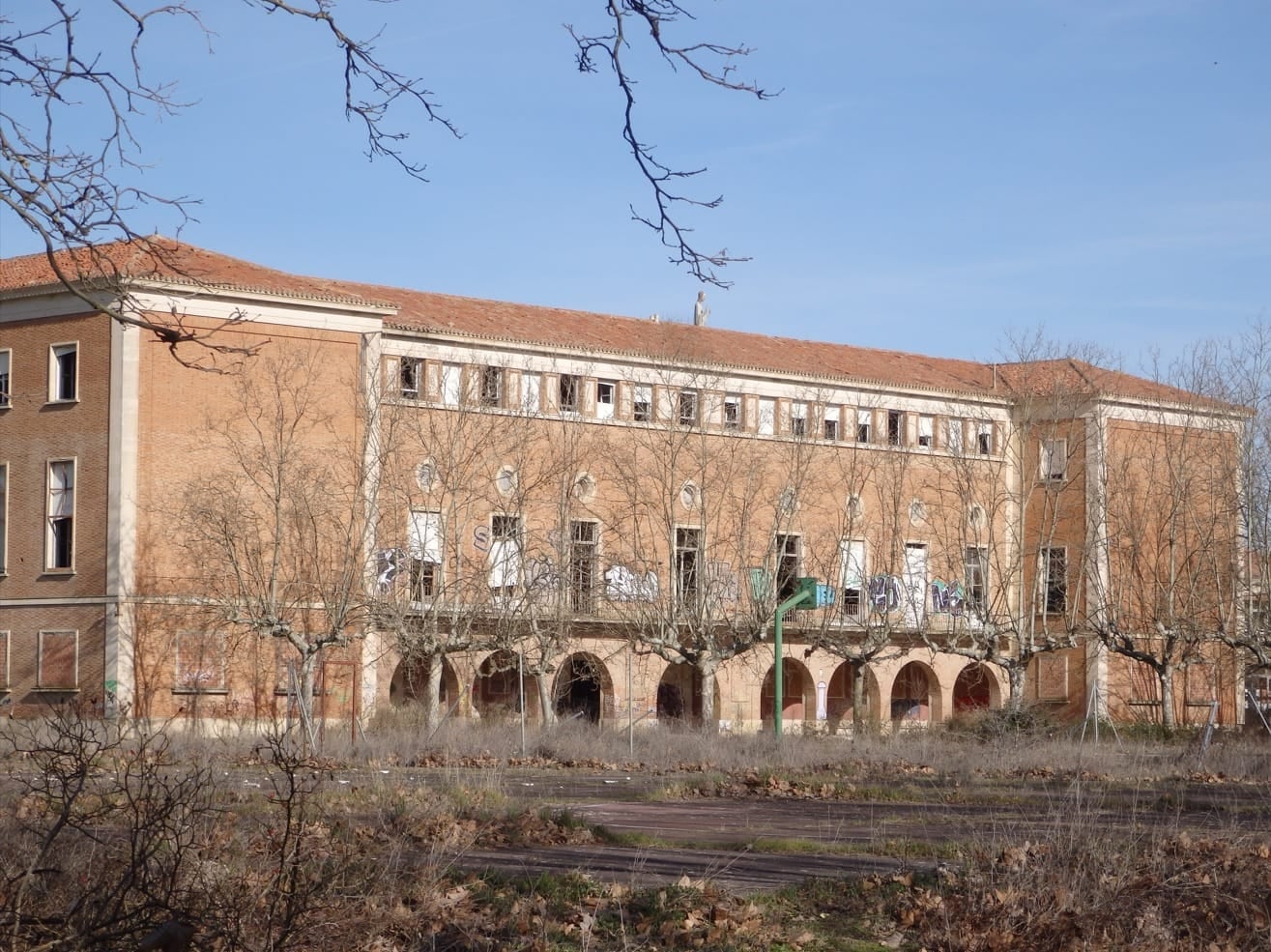 Edificio del Colegio de Huérfanos Ferroviarios en Palencia