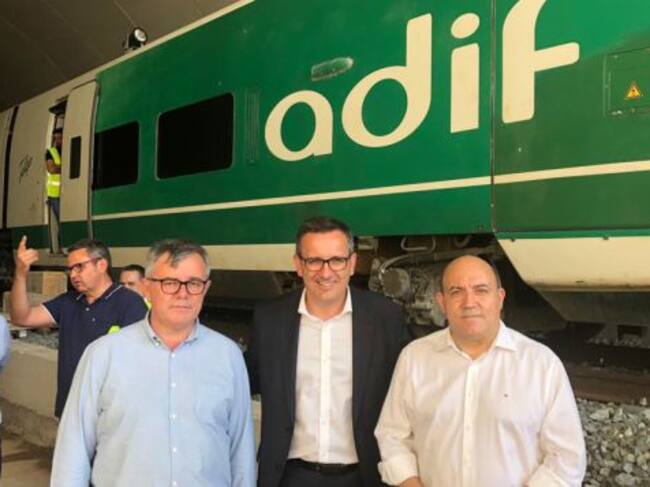 De izquierda a derecha: Ramón García, alcalde de Hellín; Diego Conesa, delegado del Gobierno, y Pascual Lucas, alcalde de Cieza