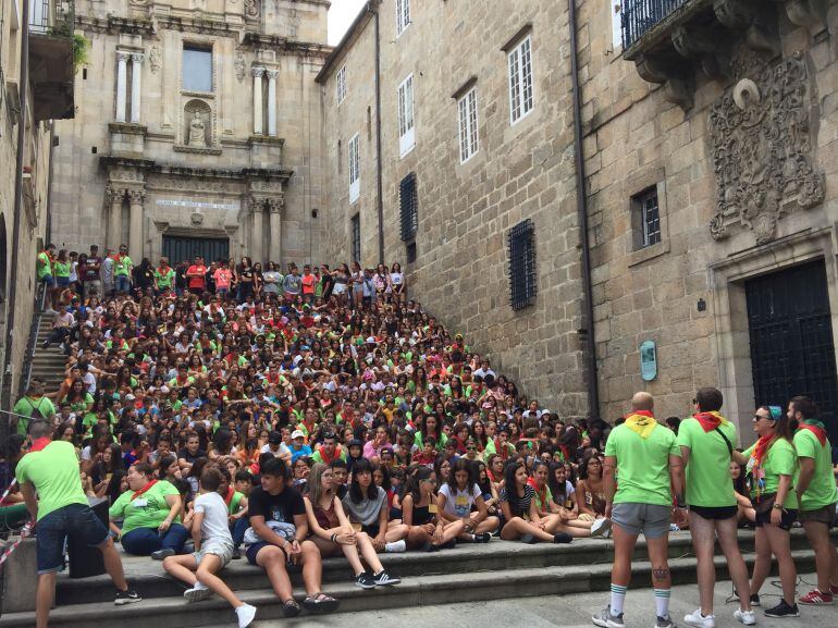 Os participantes, na escaleira de Santa María Nai