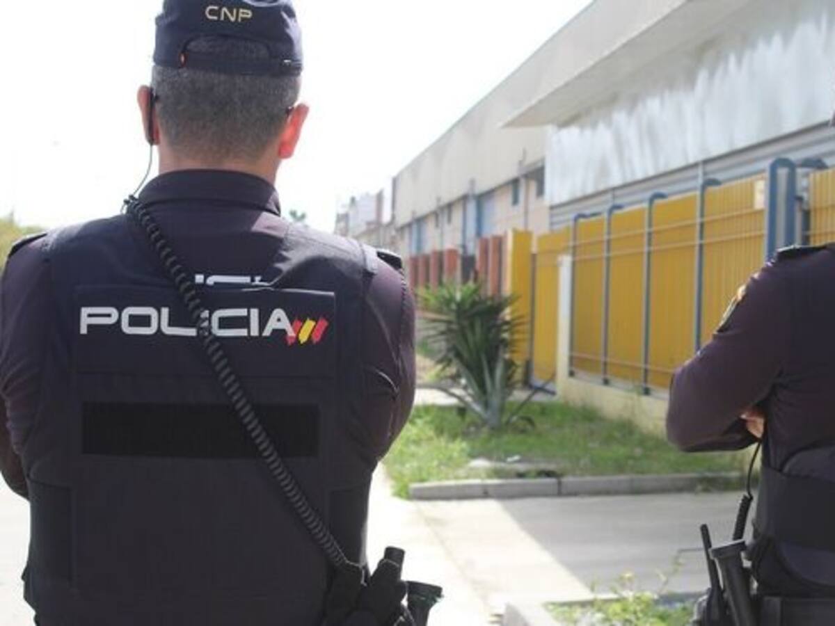 Cae una red criminal que falsificaba tarjetas de residencia y cobraba por usarlas