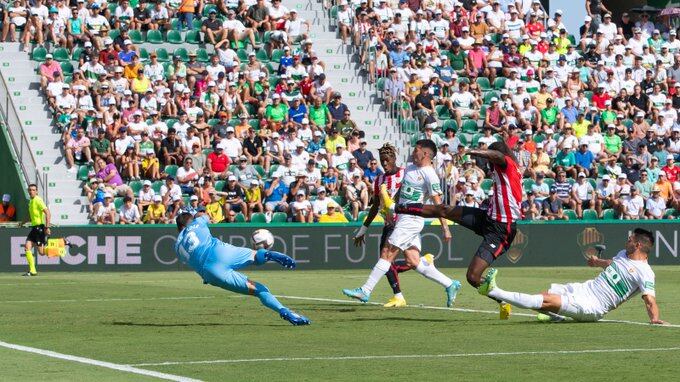 Un momento del Elche-Athletic disputado en el Martínez Valero