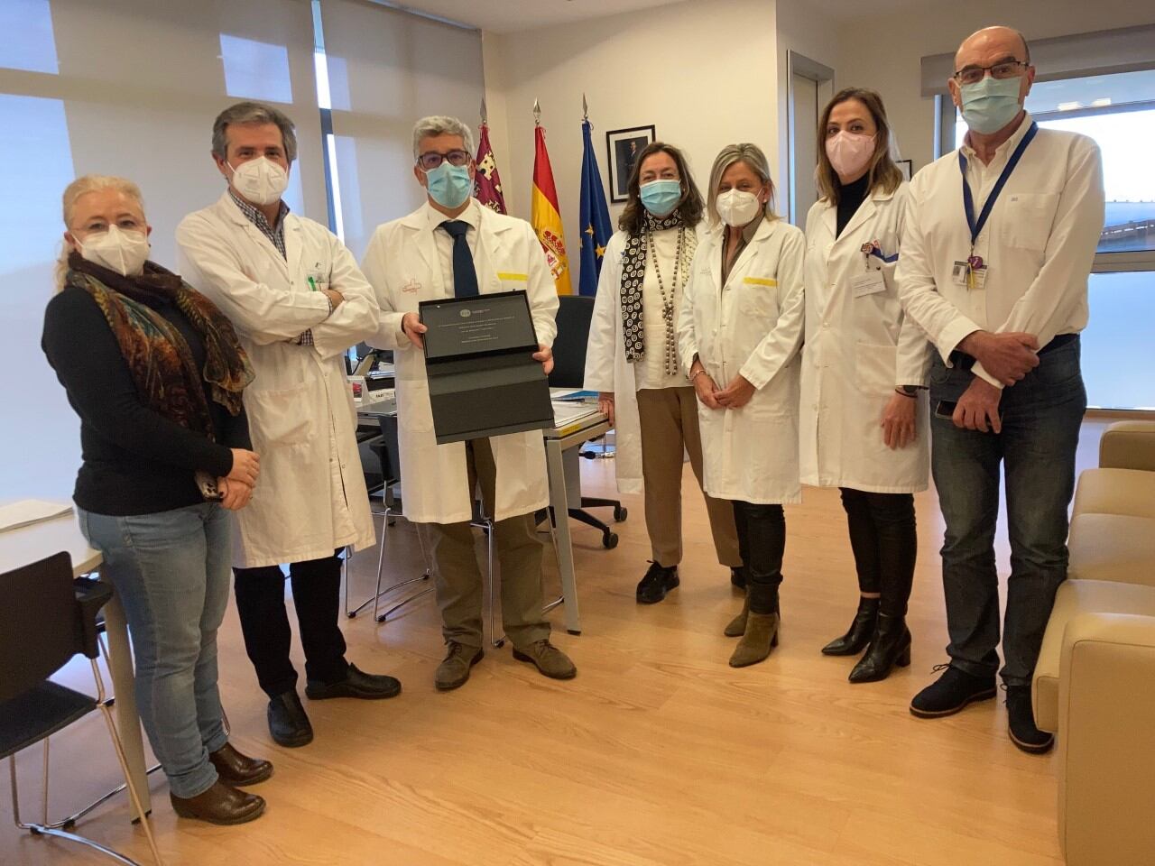 La gerencia del Área y el Servicio Médico han recibido una placa de reconocimiento del trabajo realizado en el Proyecto CarPriMur.