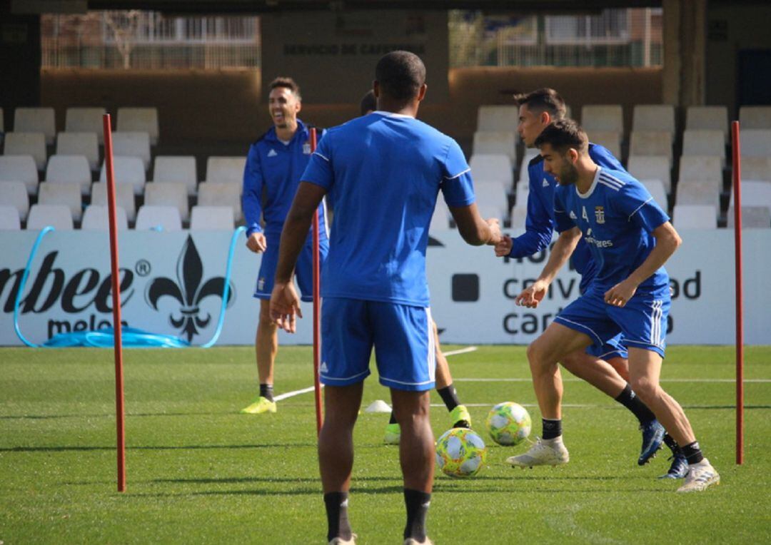 La plantilla entrenando a puerta cerrada en el Cartagonova