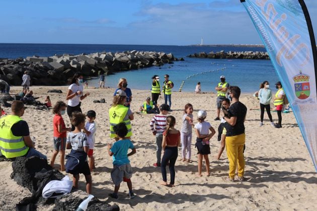 Taller infantil en la playa.