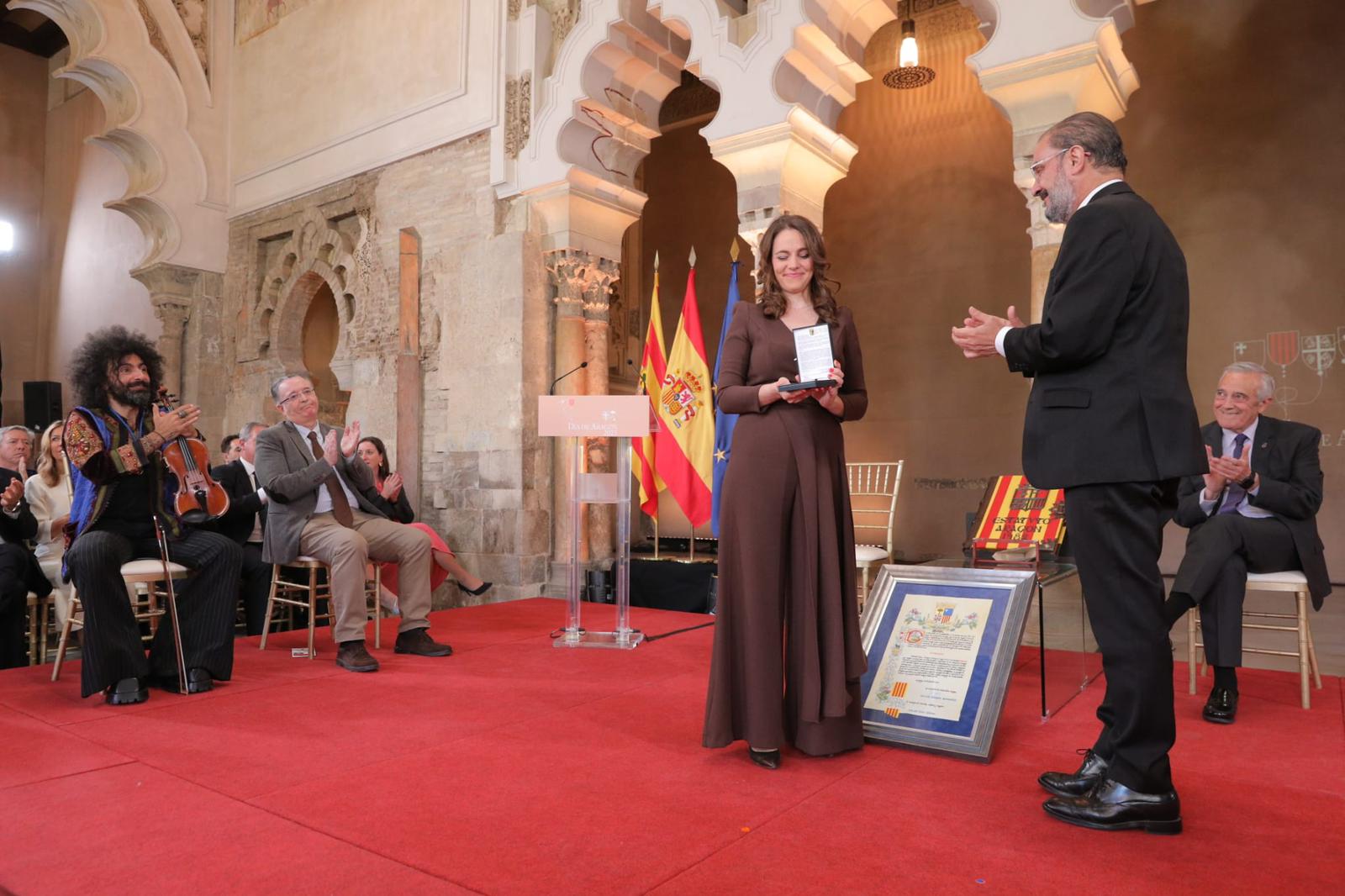 Alicia Asín ha recogido la Medalla al Mérito Profesional del Gobierno de Aragón