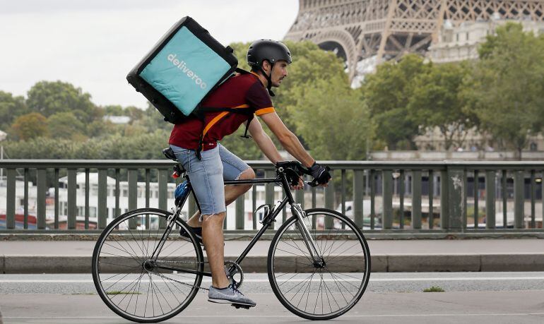 Un ciclista de Deliveroo.