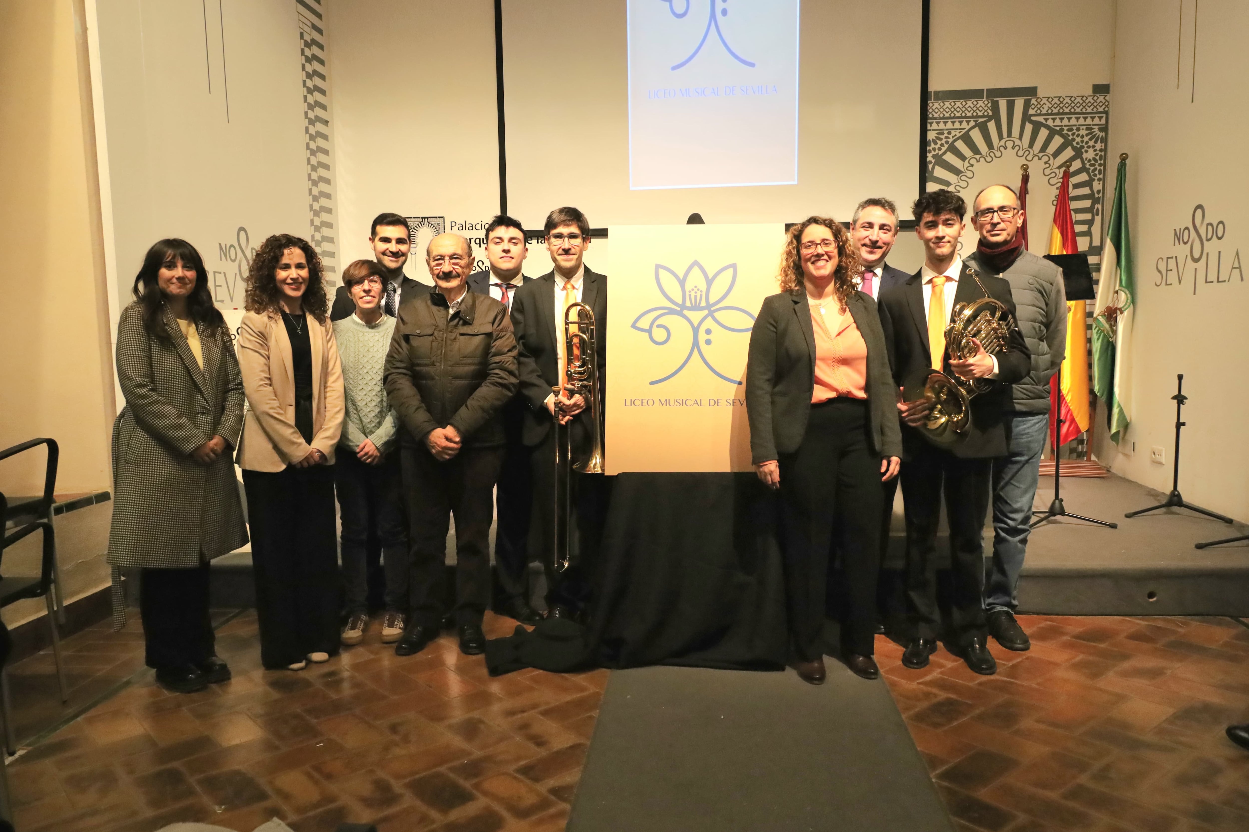 Miembros del Liceo Musical de Sevilla junto a la nueva imagen corporativa de la entidad