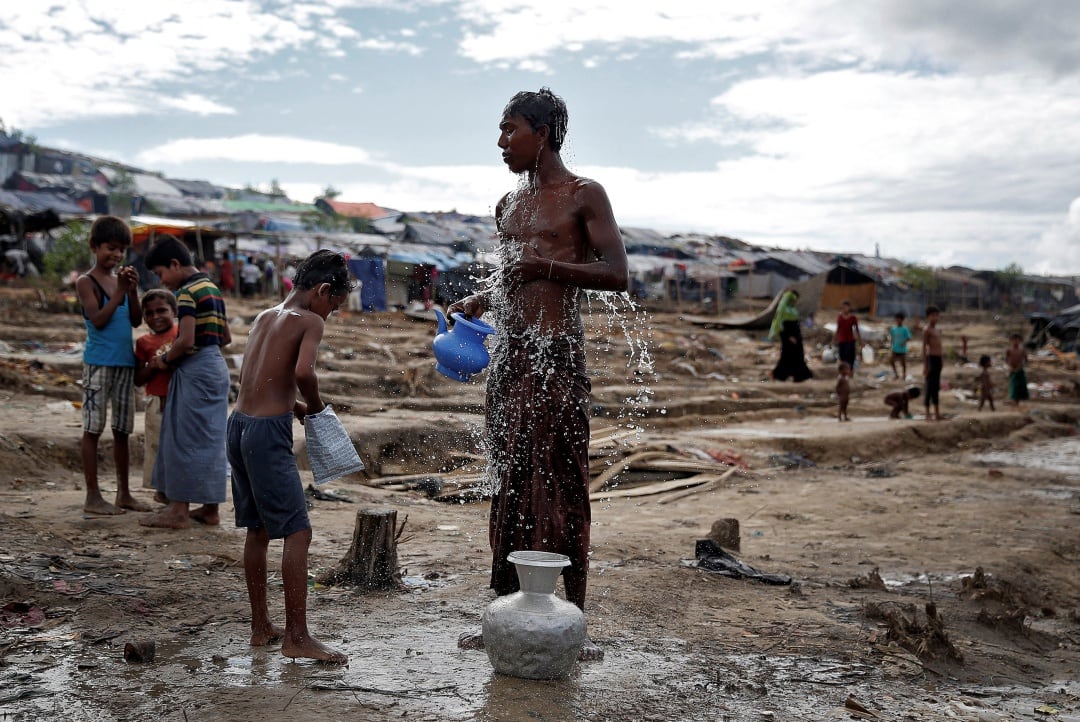 Refugiados rohingya en uno de los campos situados en Bangladés