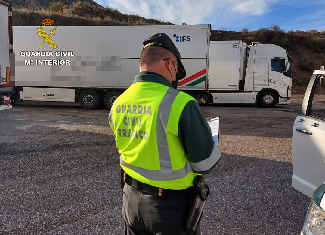 Investigado un camionero que sextuplicaba tasa máxima de alcohol en la A7 en Santomera