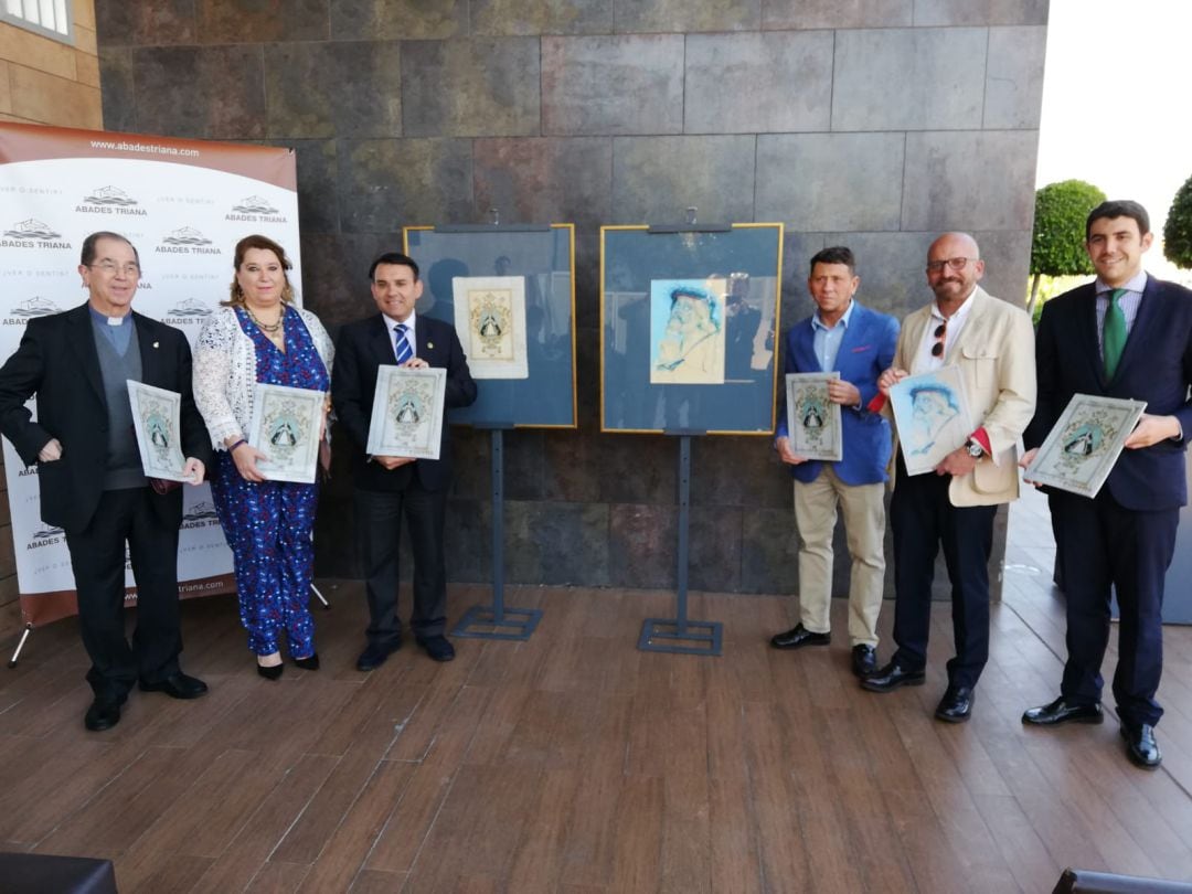 Foto de familia tras la presentación de la Revista Estrella 2019