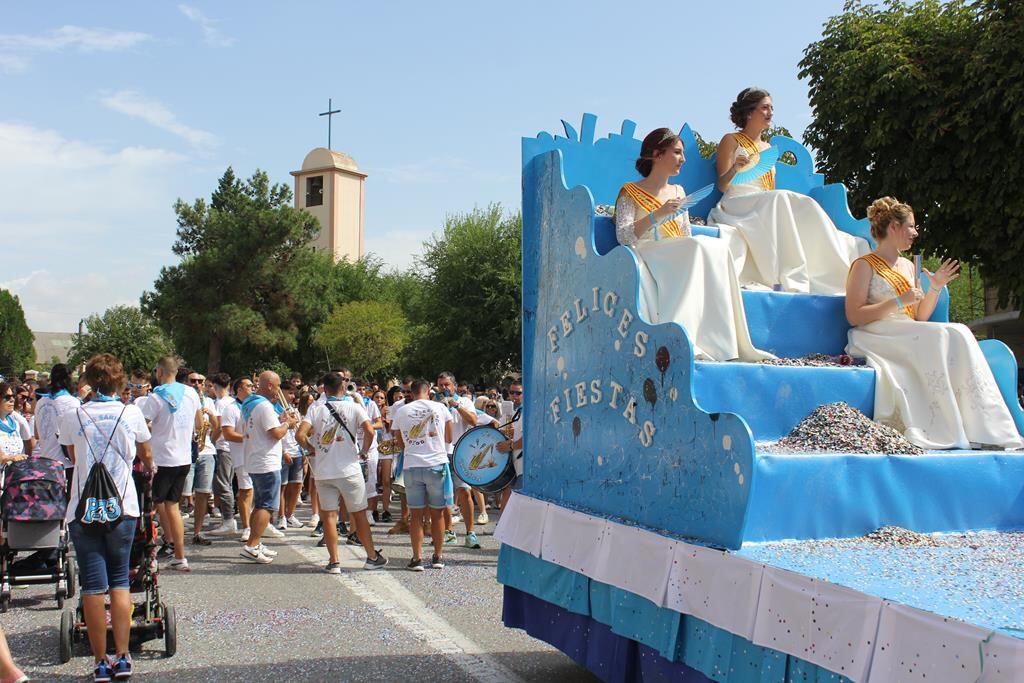 La cabalgata con las mairalesas y el chupinazo son los primeros actos de las fiestas