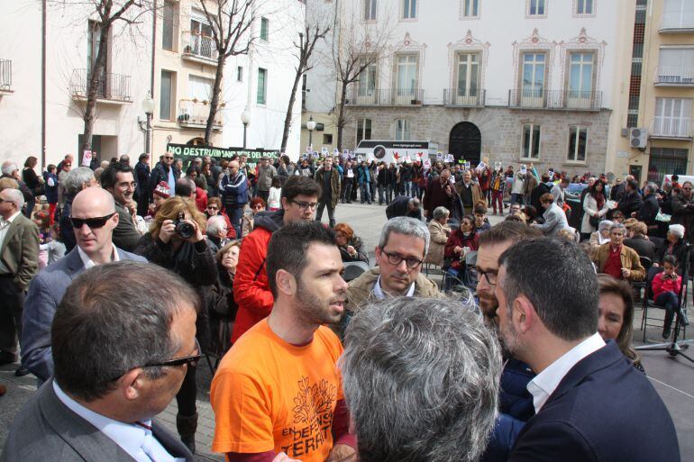 Santi Vila amb els ecologistes a Blanes