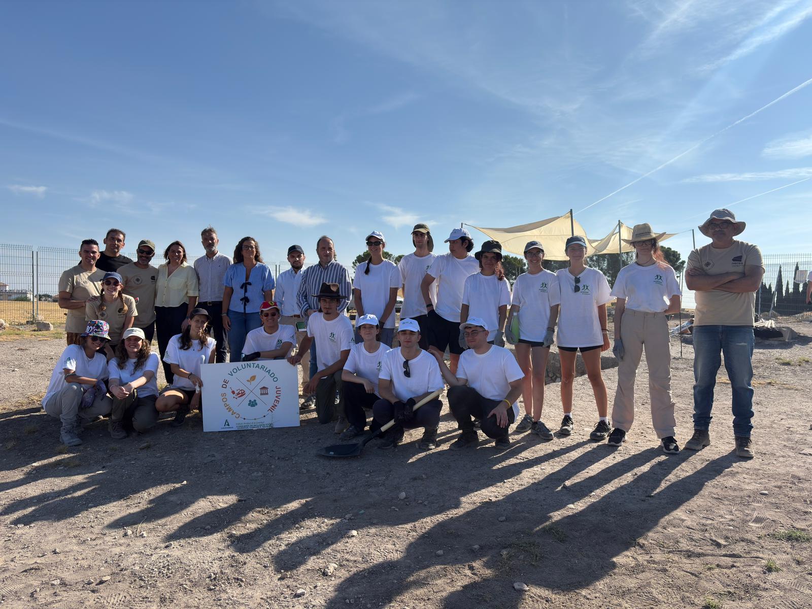 Campo de Voluntariado en el Cerro del Alcázar de Baeza.