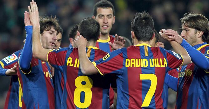 Los jugadores del FC Barcelona celebran uno de los goles logrados ante el Racing