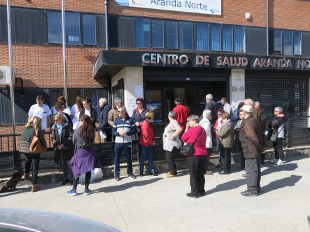También se ha celebrado concentración frente al Centro de Salud Aranda Norte
