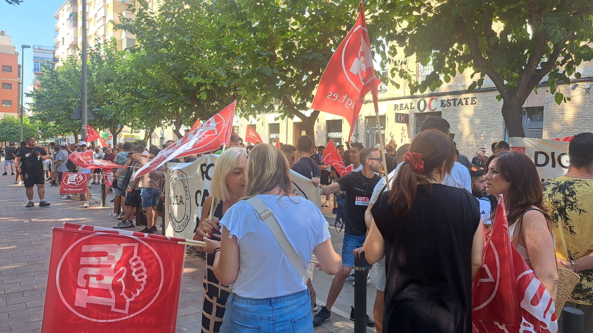 Trabajadores del metal frente al Palacio de San Esteban