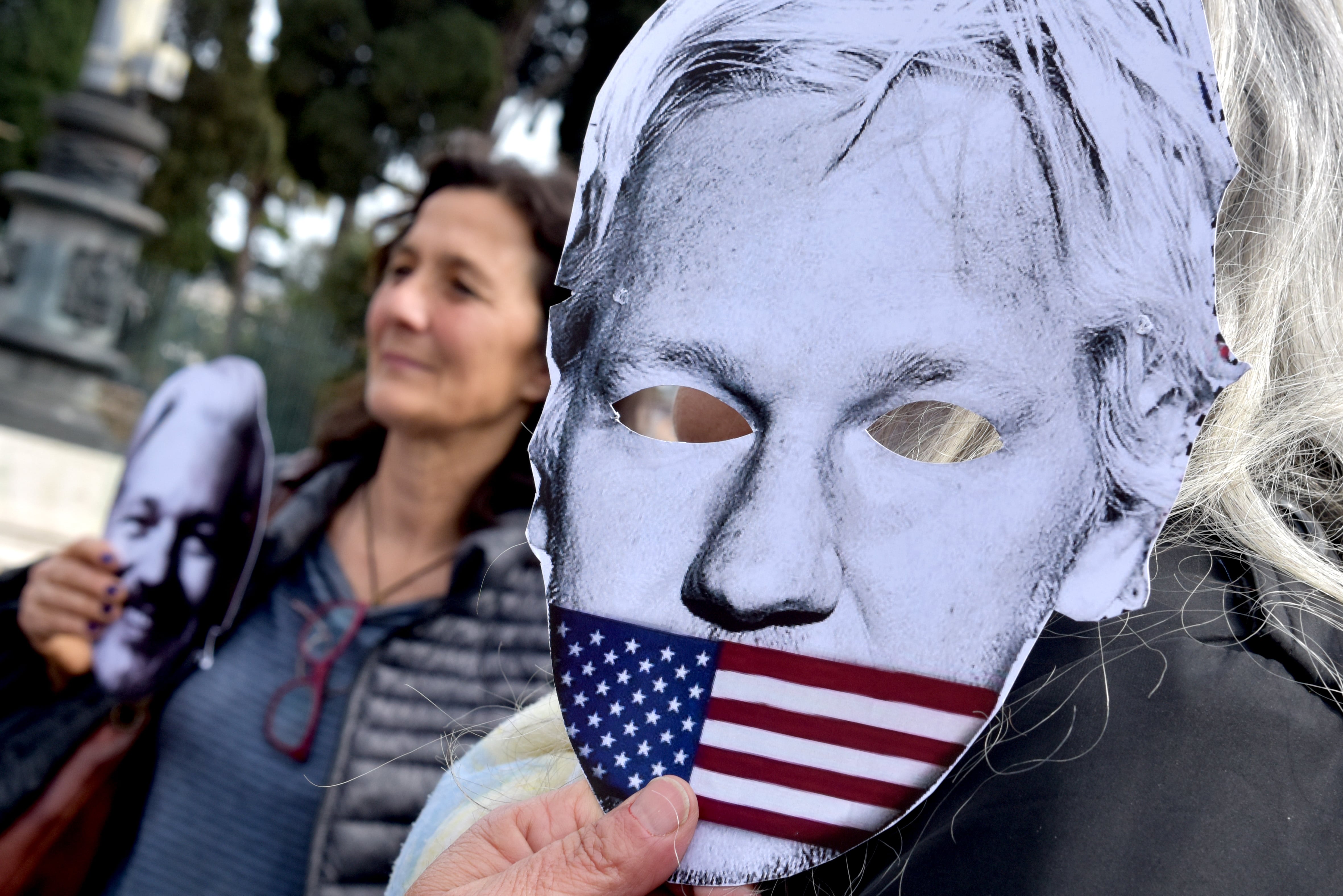 Careta de Julian Assange durante una protesta.  (Foto de Simona Granati - Corbis/Corbis via Getty Images)