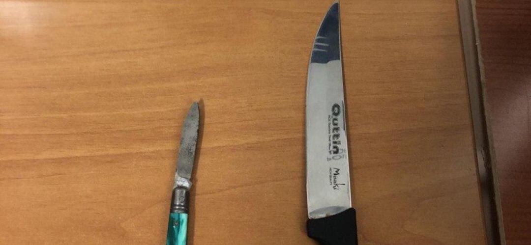 Los dos cuchillos intervenidos por la Policía Local de Pinto