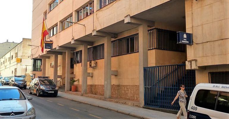 Comisaría de Policía Nacional de Linares donde fueron trasladados los detenidos.