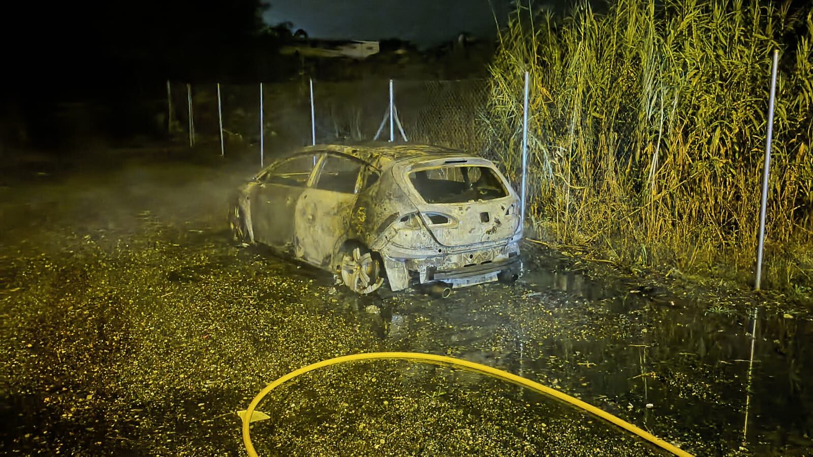 El tercer coche quemado horas después