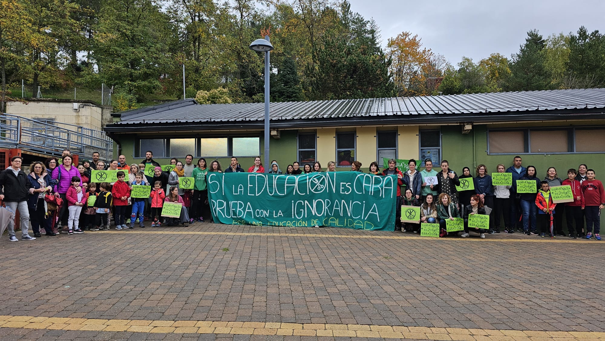 Los paros se han secundado, por ejemplo, en el colegio Montecorona de Sabiñánigo