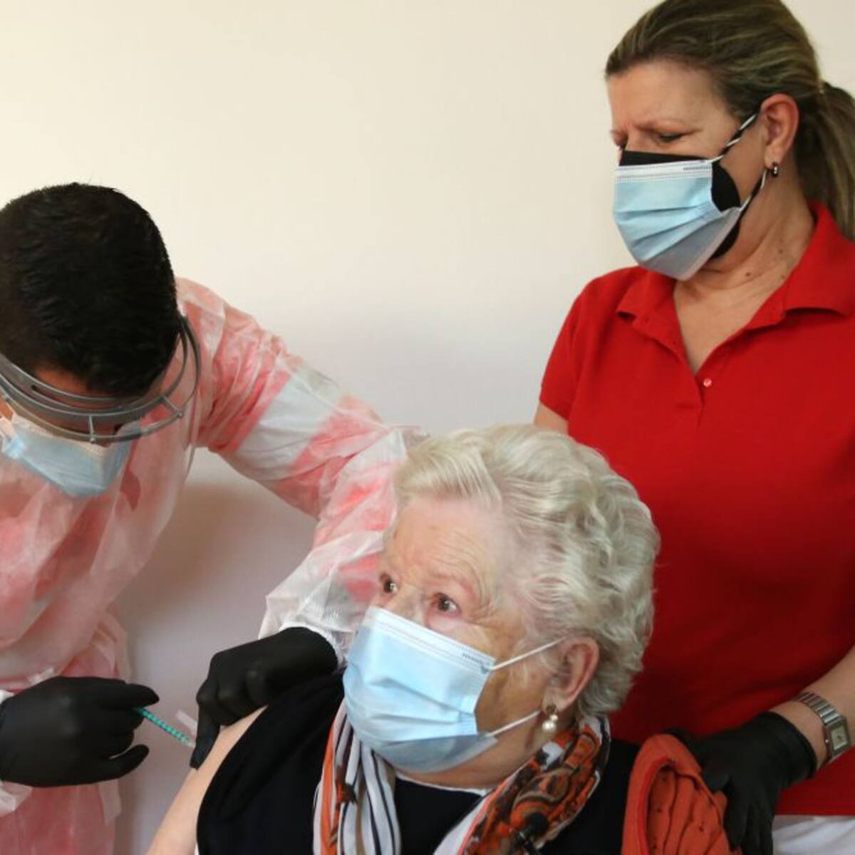 La Diputación de Valladolid estudia en sus residencias la respuesta a la vacuna frente a la COVID