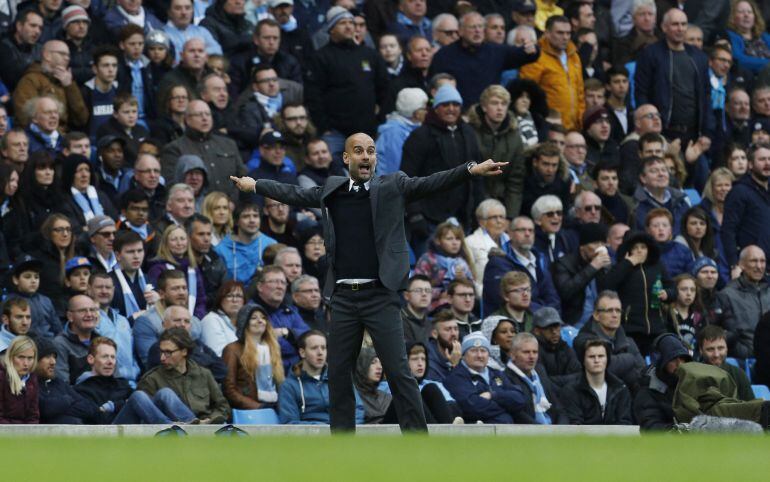 Guardiola da indicaciones a su equipo