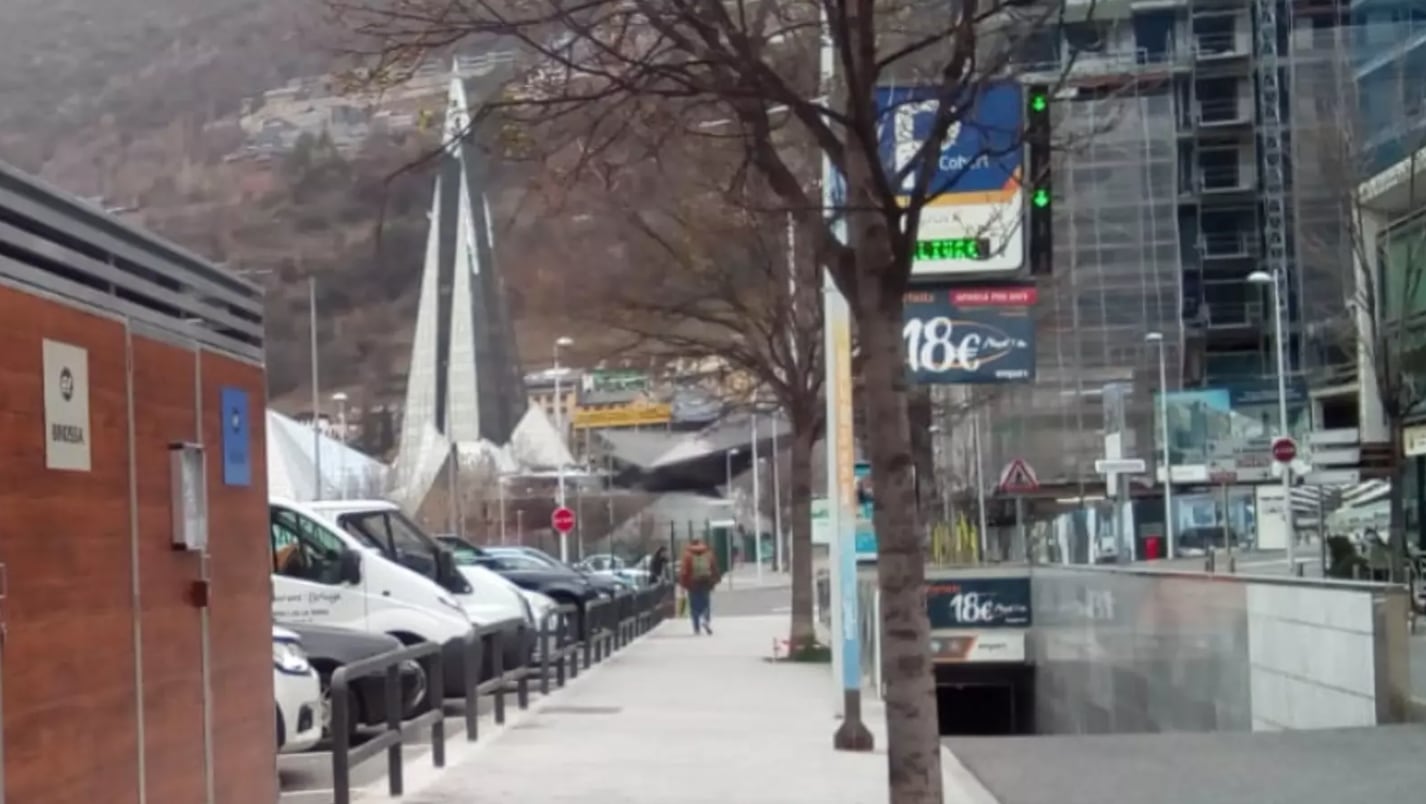 L&#039;aparcament de Nacions Unides, a Escaldes, que des d&#039;avui tanca per construir-hi tres noves torres