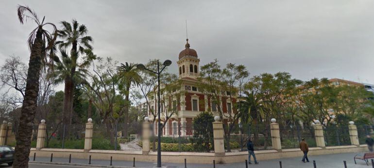 Fallece un indigente a causa del calor en el jardín de Ayora