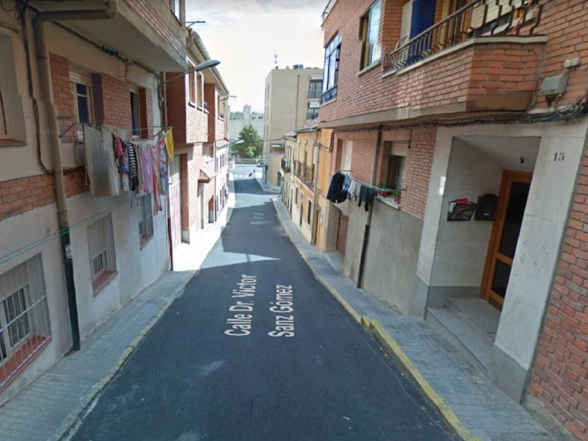 Detienen a un hombre por un presunto homicidio en una vivienda cercana a la antigua estación de tren