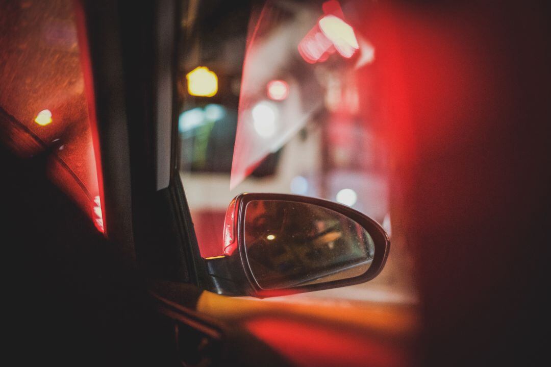 Retrovisor de un vehículo. 