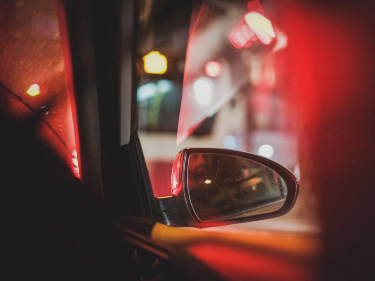 Detenido en Gijón por romper los retrovisores de nueve coches