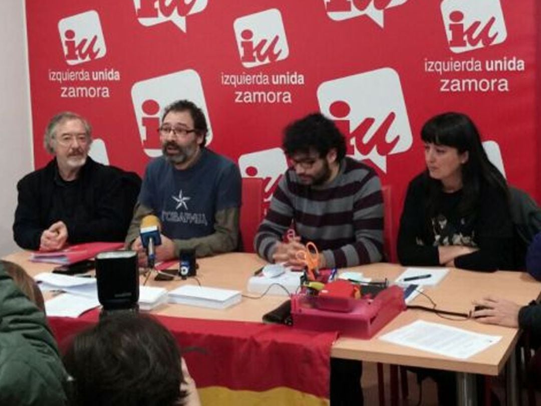 El Coordiandor Provincial de IU, Miguel Ángel Viñas, en la rueda de prensa ofrecida tras su reelección como máximo responsable de la coalición en noviembre de 2016