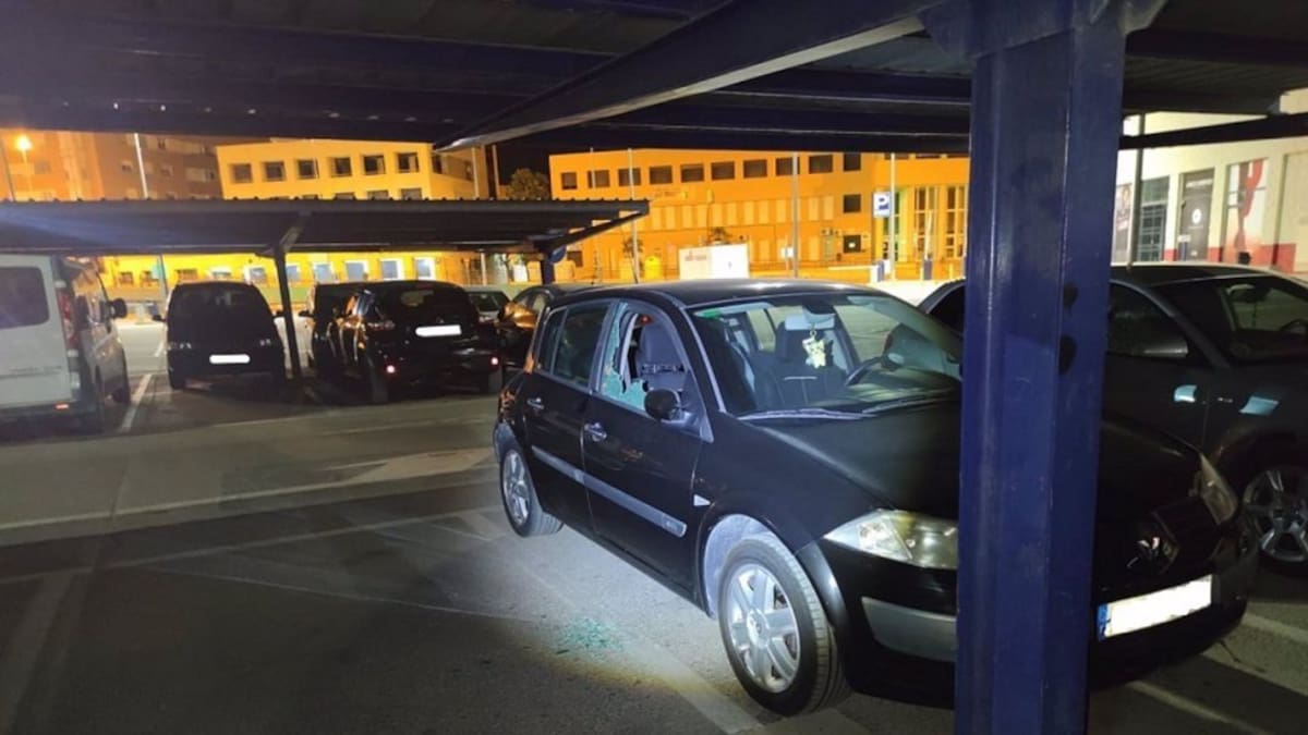 La Policía Local detiene a una persona que rompio los cristales de 12 coches para robar en su interior