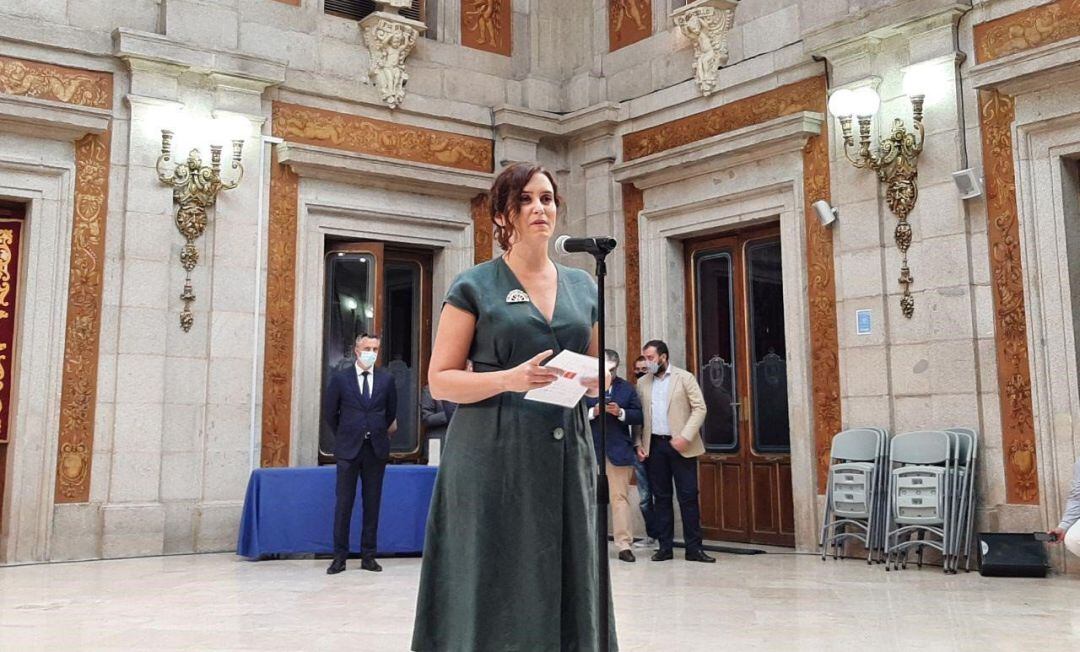 La presidenta de la Comunidad, Isabel Díaz Ayuso, en los actos por la festividad de La Paloma.