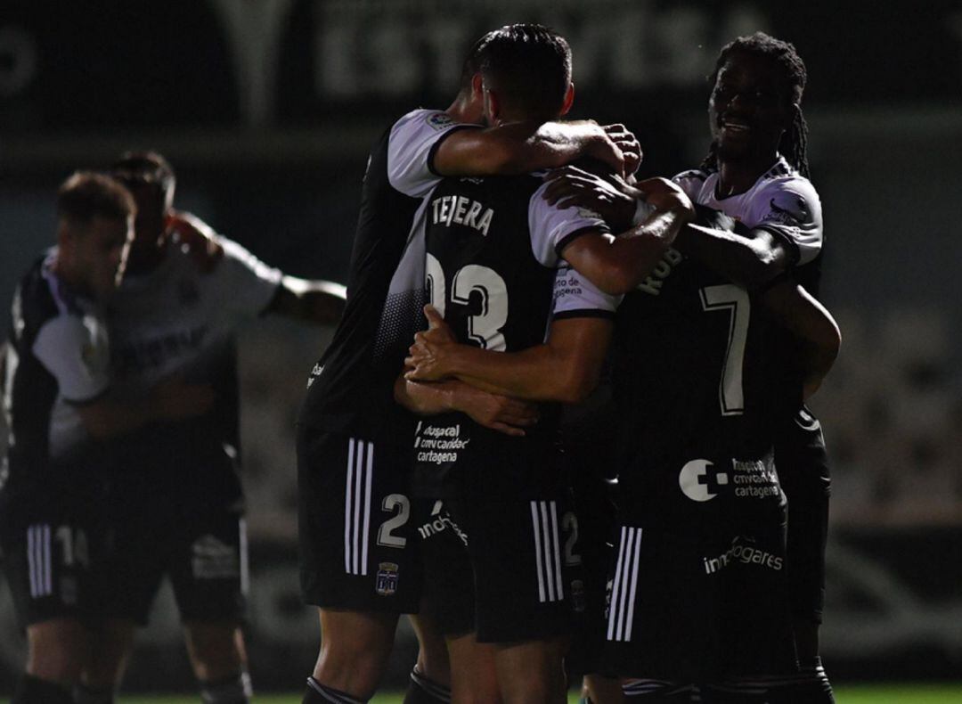 Parte de la plantilla del FC Cartagena celebrando uno de los goles de Rubén Castro