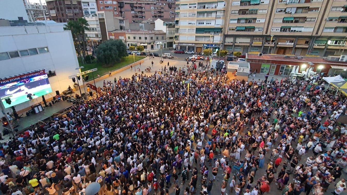 Fan Zone instalada por el Ayuntamiento de Elda en la plaza de La Ficia