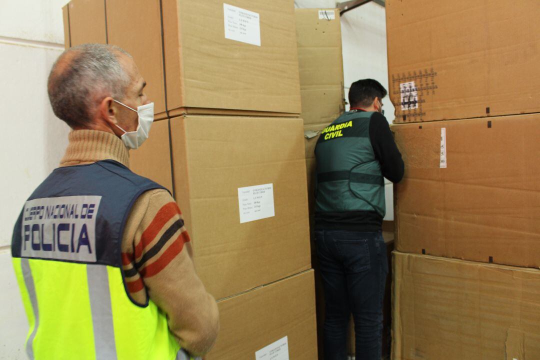 Cajas de tabaco decomisadas en la operación policial 