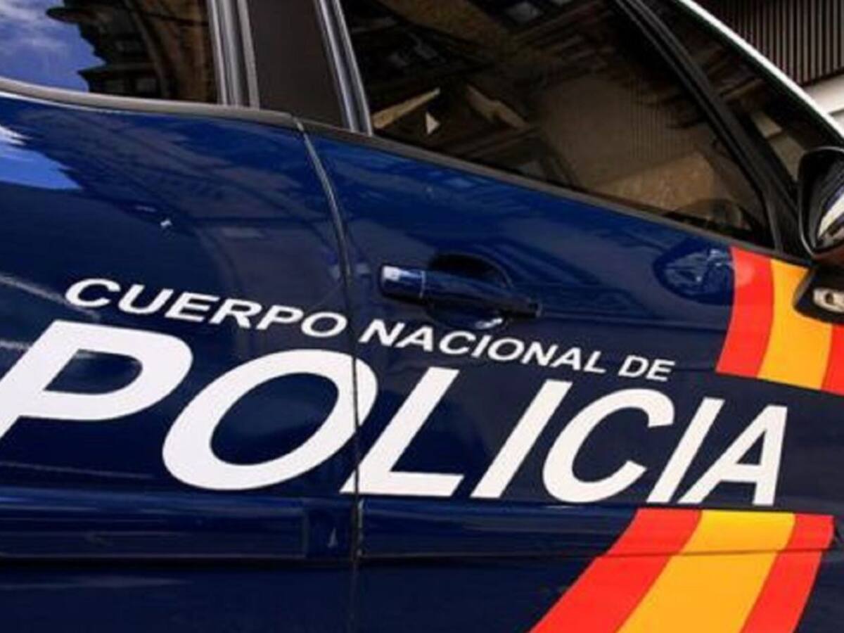 La Policía Nacional de Murcia aplaude a los sanitarios del Hospital Morales Meseguer