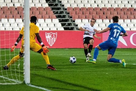 Ocasión del Sevilla Atlético durante el primer tiempo