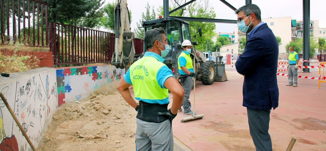 El alcalde visita un colegio