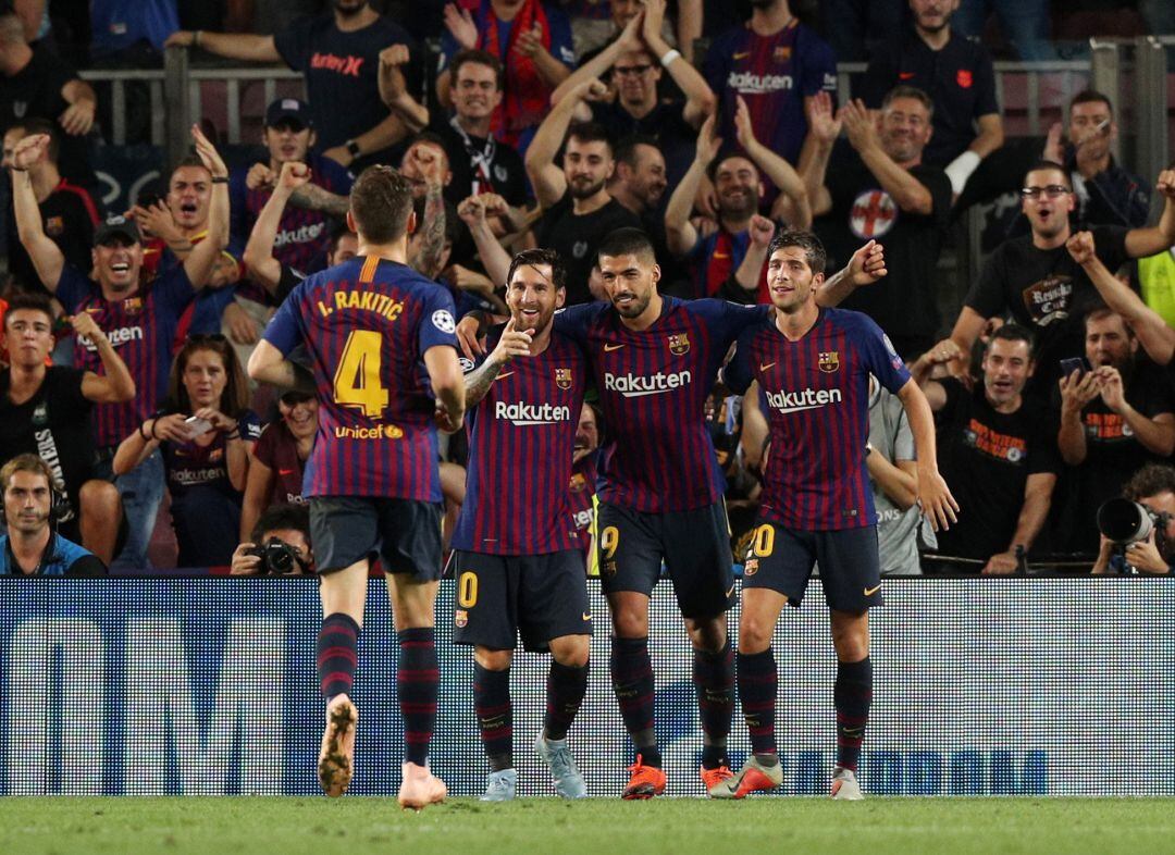 Los jugadores del Barcelona celebran un gol de Messi al PSV en la Liga de Campeones.