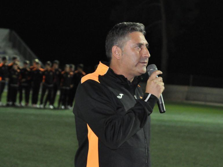 Vicente Cabanes, presidente del Idella C. F., confía en la temporada de su primer equipo