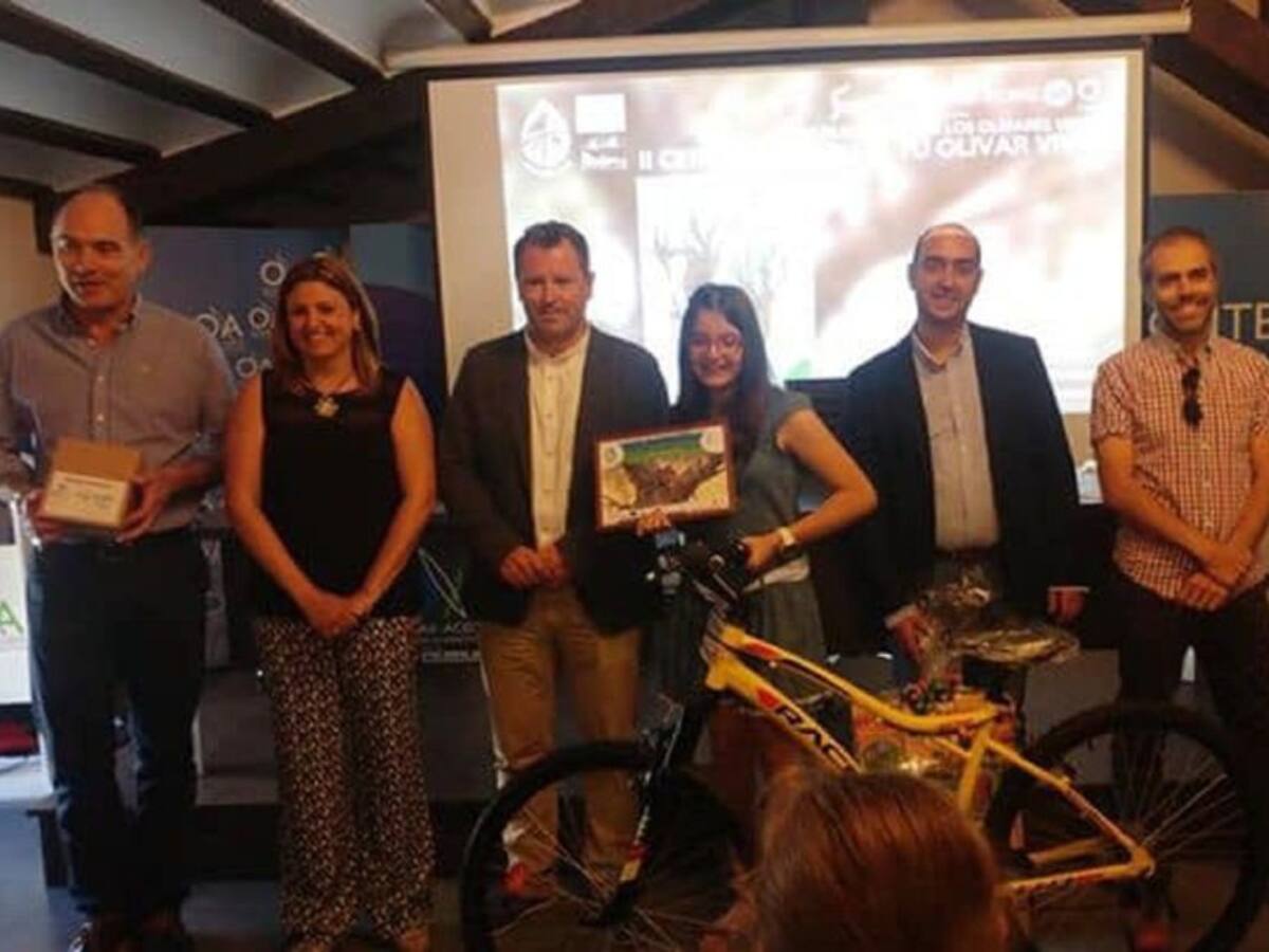 Peal de Becerro gana el premio 'Dibuja tu olivar vivo'